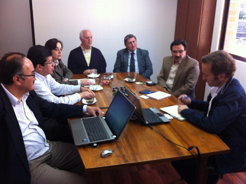 reunión con profesores de las universidades de Cuenca y del Azuay y con el profesor Domingo Gómez-Orea, de la Universidad Politécnica de Madrid